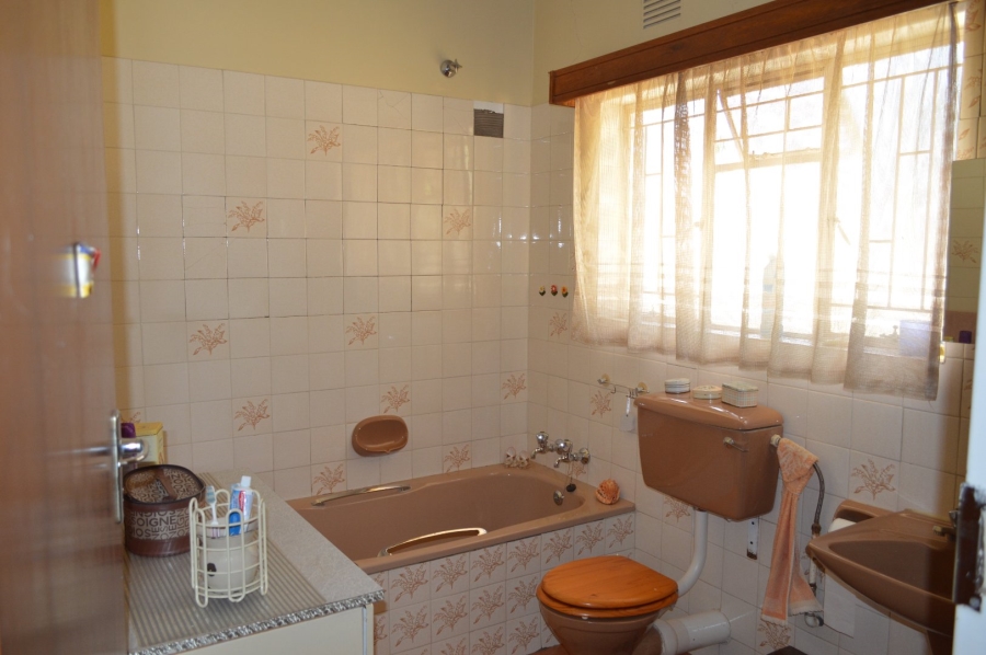 4 Bedroom Property for Sale in Flamwood North West